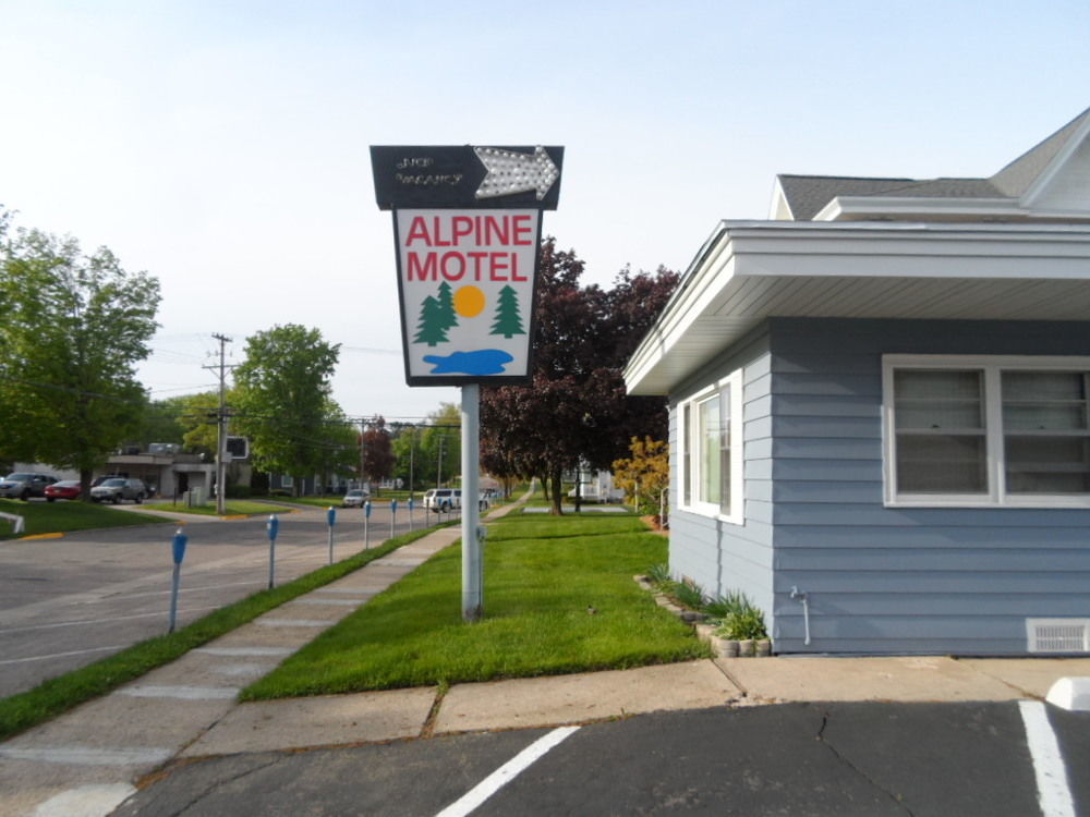 Alpine Motel In Heart Of Wisconsin Dells Downtown. Экстерьер фото