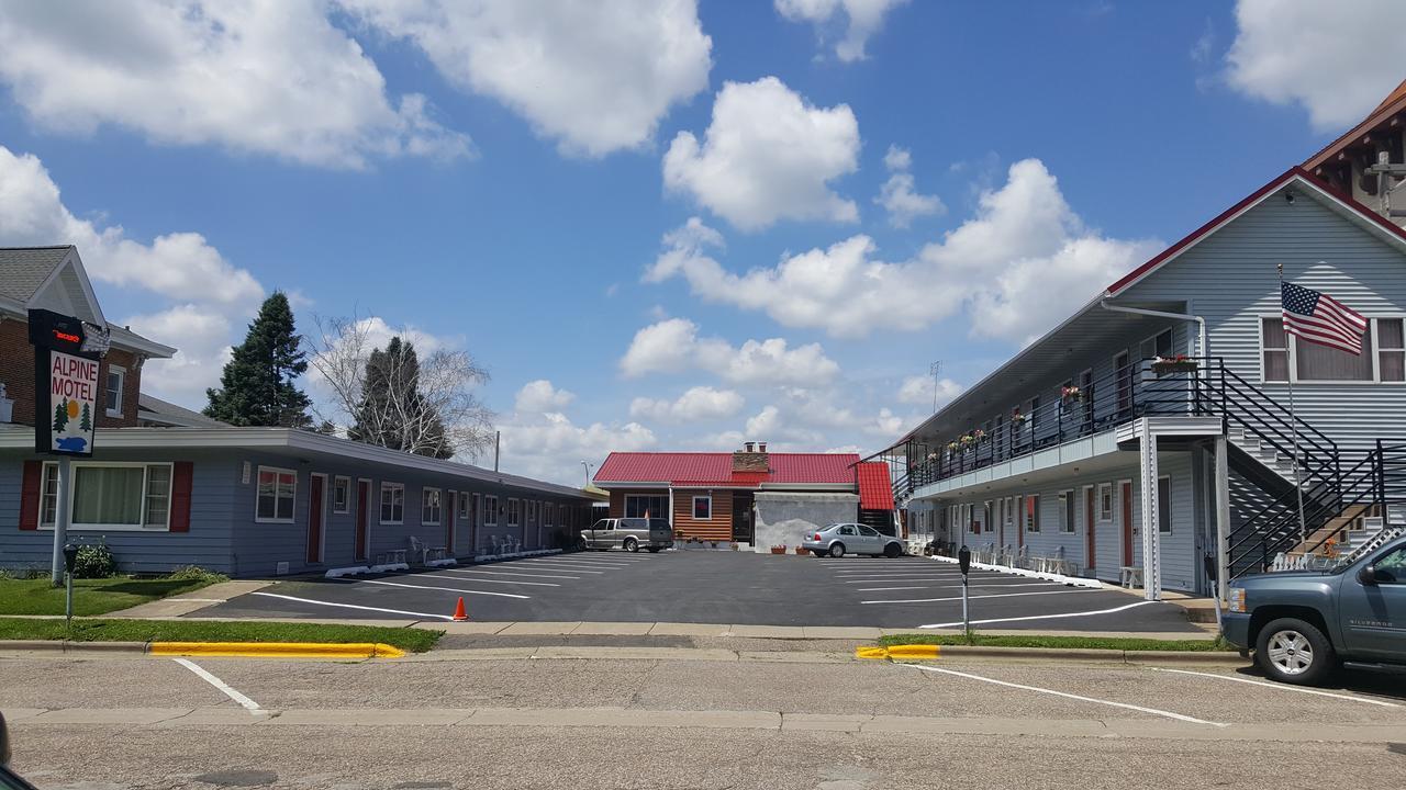 Alpine Motel In Heart Of Wisconsin Dells Downtown. Экстерьер фото