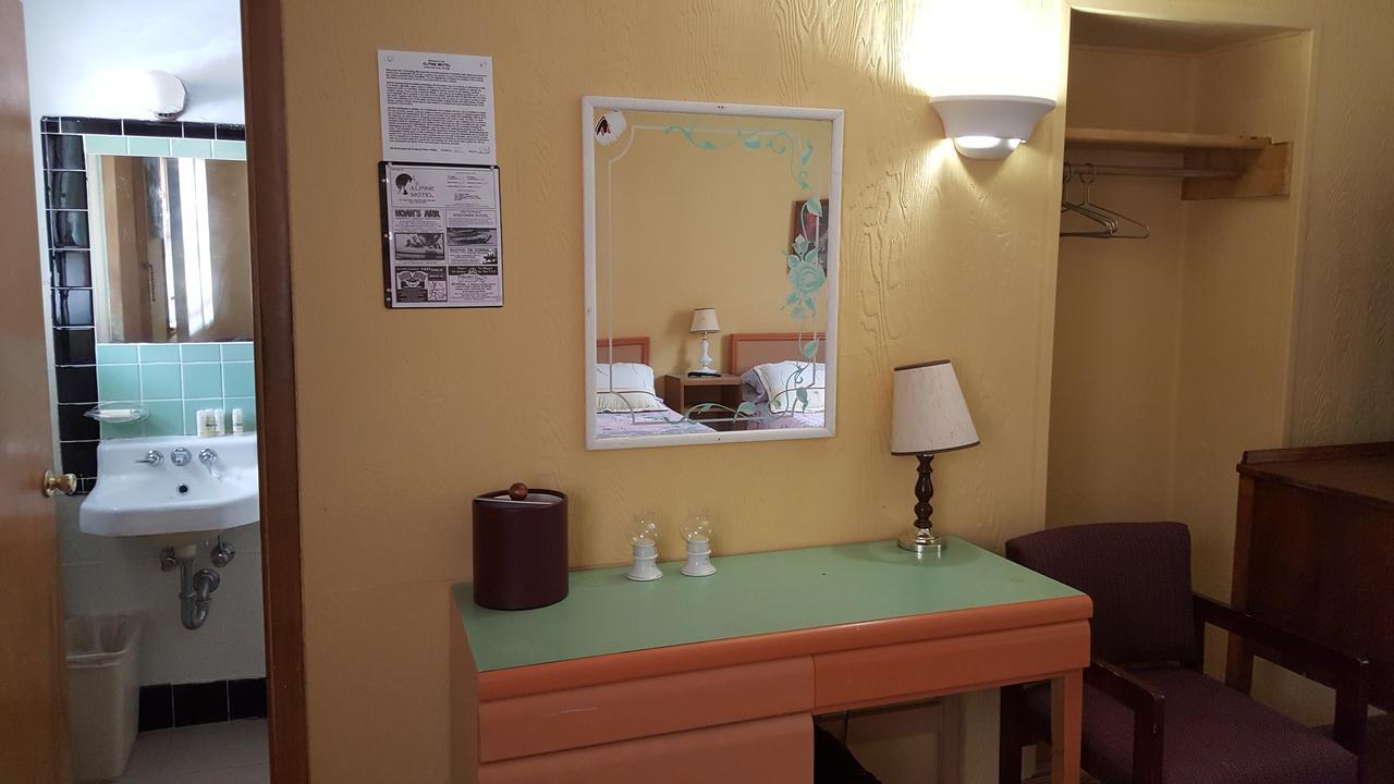 Alpine Motel In Heart Of Wisconsin Dells Downtown. Экстерьер фото