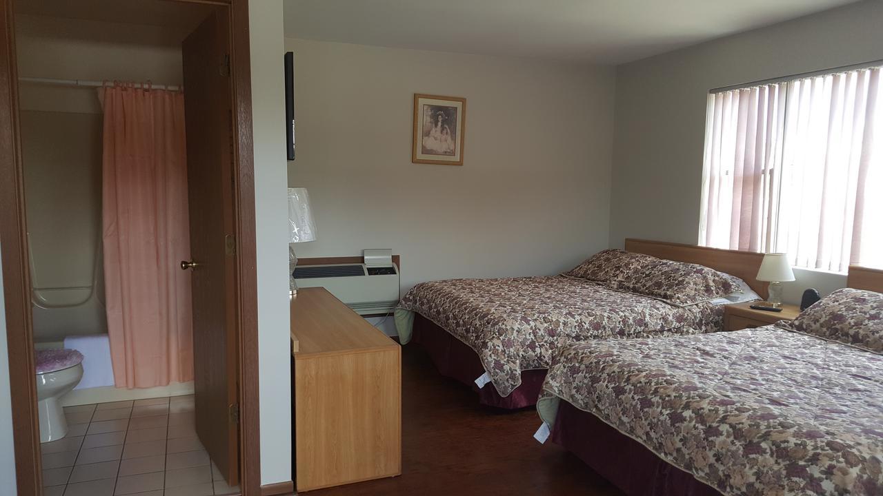 Alpine Motel In Heart Of Wisconsin Dells Downtown. Экстерьер фото