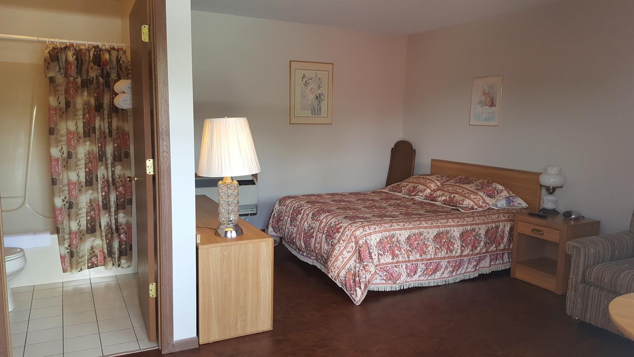 Alpine Motel In Heart Of Wisconsin Dells Downtown. Экстерьер фото
