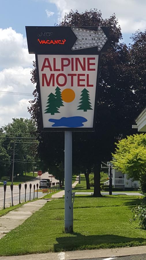 Alpine Motel In Heart Of Wisconsin Dells Downtown. Экстерьер фото